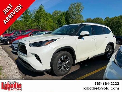 Blizzard Pearl 2021 Toyota Highlander XLE
