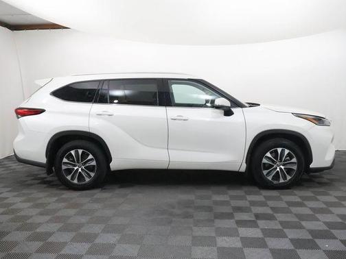 Blizzard Pearl 2021 Toyota Highlander XLE