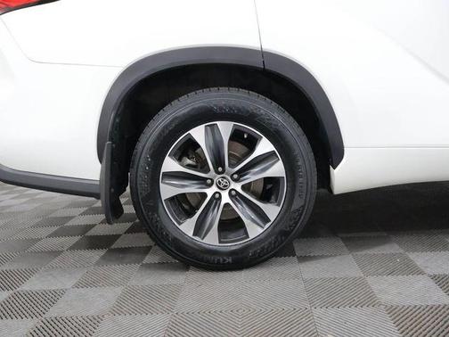 Blizzard Pearl 2021 Toyota Highlander XLE