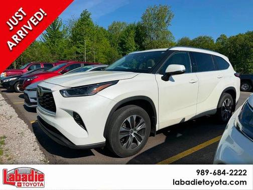 Blizzard Pearl 2021 Toyota Highlander XLE