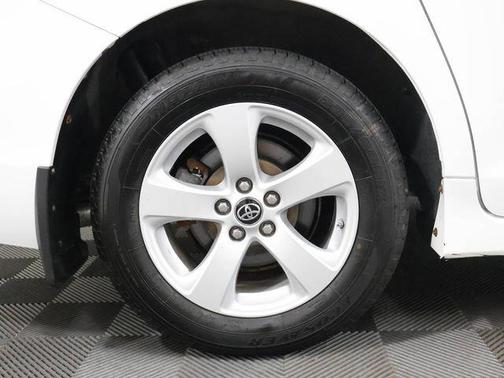 Super White 2020 Toyota Sienna L
