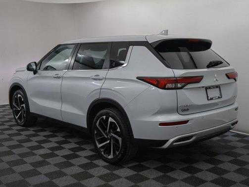 2023 Mitsubishi Outlander SE Black Edition