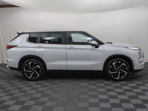 2023 Mitsubishi Outlander SE Black Edition