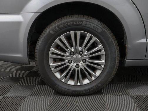 2014 Chrysler Town & Country Touring-L