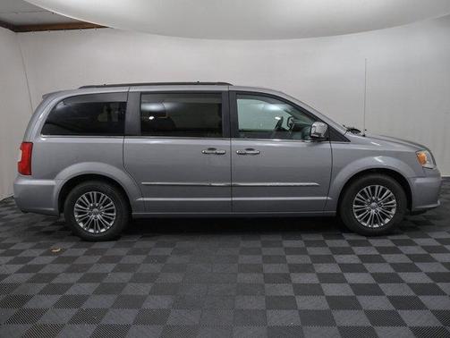 2014 Chrysler Town & Country Touring-L