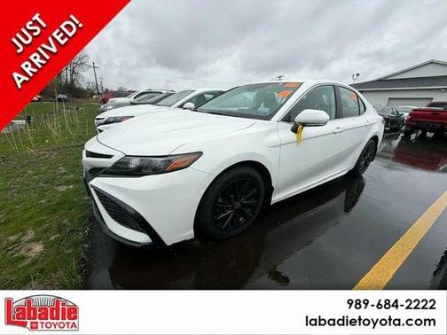 White 2022 Toyota Camry SE