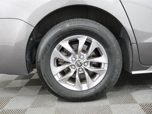 Predawn Gray Mica 2023 Toyota Sienna XLE