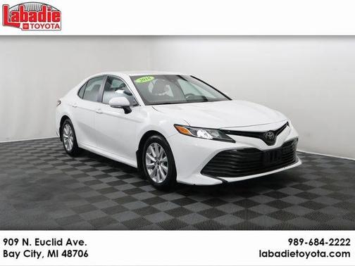Super White 2018 Toyota Camry LE