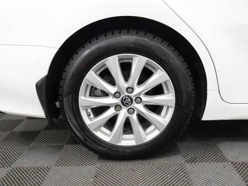 Super White 2018 Toyota Camry LE