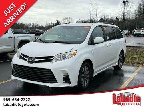 2018 Toyota Sienna LE