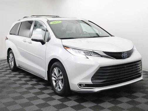Wind Chill Pearl 2022 Toyota Sienna Limited