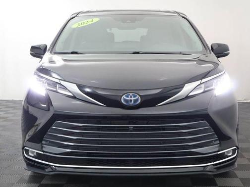Midnight Black 2024 Toyota Sienna Limited