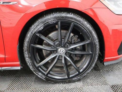 2018 Volkswagen Golf R 2.0T w/DCC & Navigation