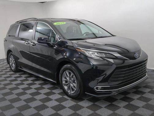 2023 Toyota Sienna XLE