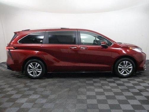 2022 Toyota Sienna LE