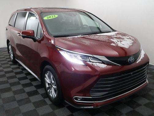 2022 Toyota Sienna LE