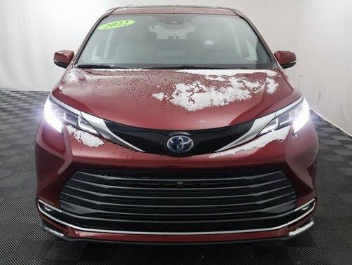 2022 Toyota Sienna LE