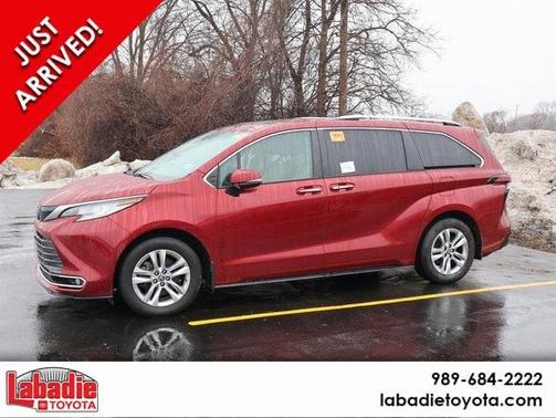 2022 Toyota Sienna LE