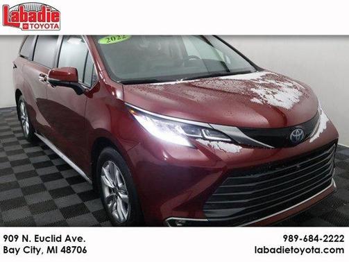 2022 Toyota Sienna LE