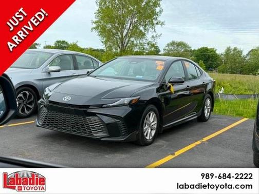 Black 2025 Toyota Camry SE