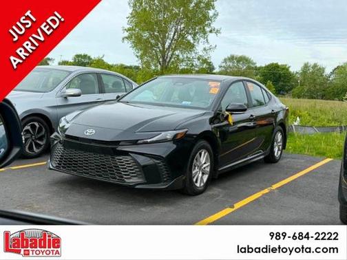 Black 2025 Toyota Camry SE