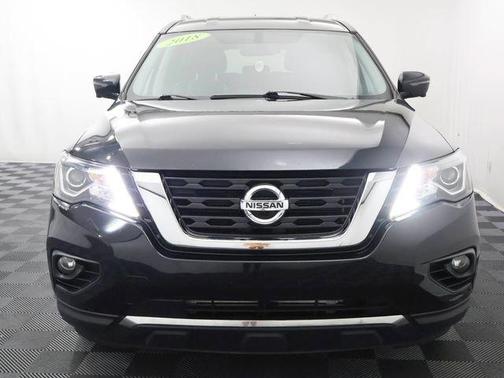 Magnetic Black 2018 Nissan Pathfinder SL