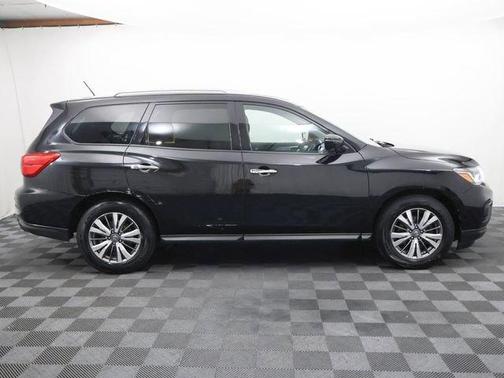 Magnetic Black 2018 Nissan Pathfinder SL