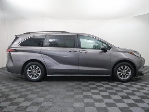 Predawn Gray Mica 2022 Toyota Sienna XLE