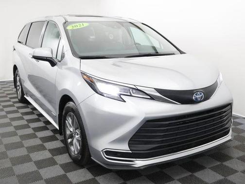 2021 Toyota Sienna XSE