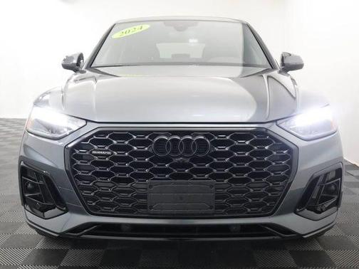 Daytona Gray Pearl Effect 2024 Audi Q5 45 S line quattro Premium