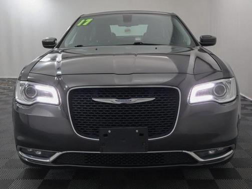 2017 Chrysler 300 Limited