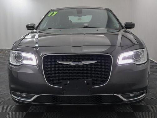 2017 Chrysler 300 Limited