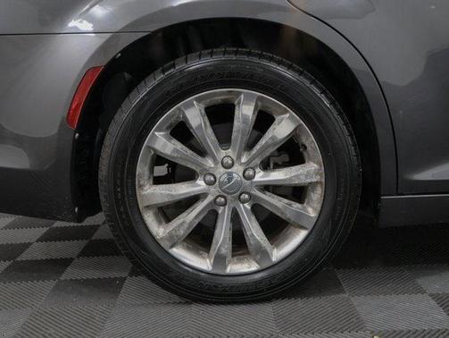 2017 Chrysler 300 Limited