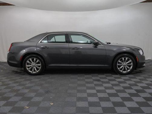 2017 Chrysler 300 Limited