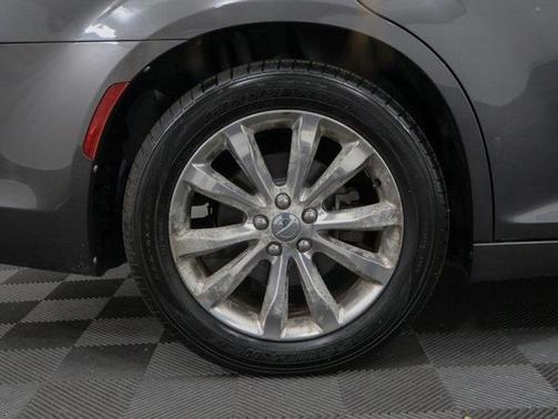 2017 Chrysler 300 Limited