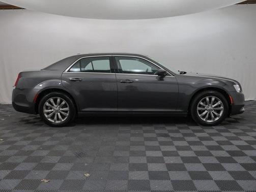 2017 Chrysler 300 Limited