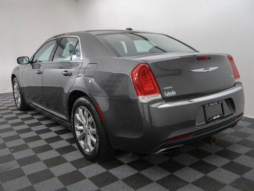 2017 Chrysler 300 Limited