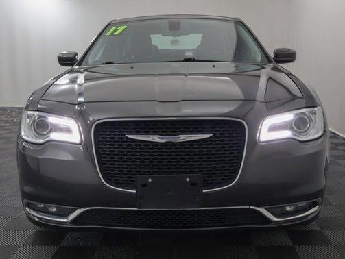2017 Chrysler 300 Limited