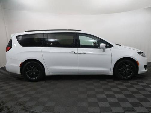 2018 Chrysler Pacifica Touring-L Plus