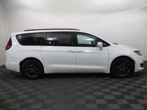 2018 Chrysler Pacifica Touring-L Plus