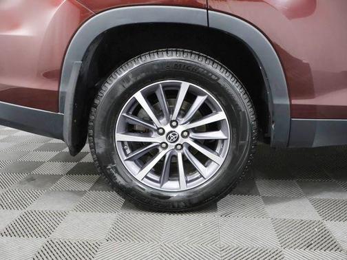 Ooh La La Rouge Mica 2019 Toyota Highlander XLE