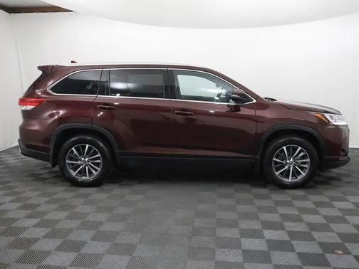 Ooh La La Rouge Mica 2019 Toyota Highlander XLE