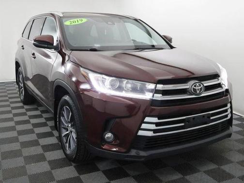 Ooh La La Rouge Mica 2019 Toyota Highlander XLE
