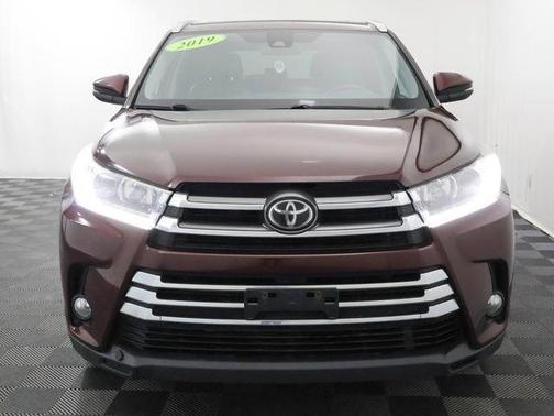 Ooh La La Rouge Mica 2019 Toyota Highlander XLE