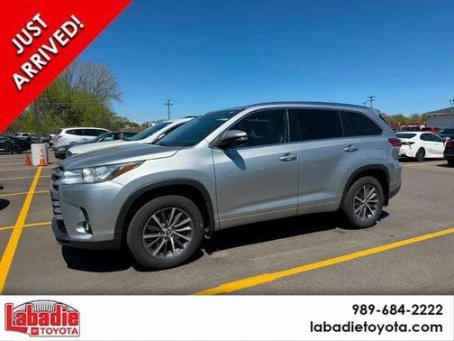 Celestial Silver 2017 Toyota Highlander XLE