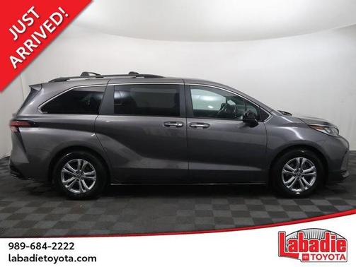 2022 Toyota Sienna XSE 7 Passenger