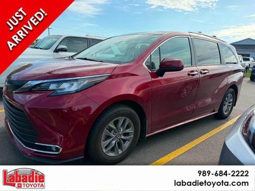 Predawn Gray Mica 2022 Toyota Sienna XLE