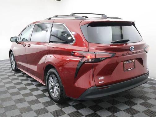 Ruby Flare Pearl 2022 Toyota Sienna XLE