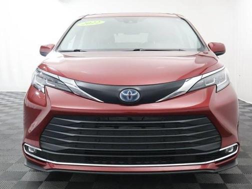 Ruby Flare Pearl 2022 Toyota Sienna XLE