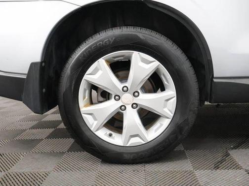 Ice Silver Metallic 2015 Subaru Forester 2.5i Premium